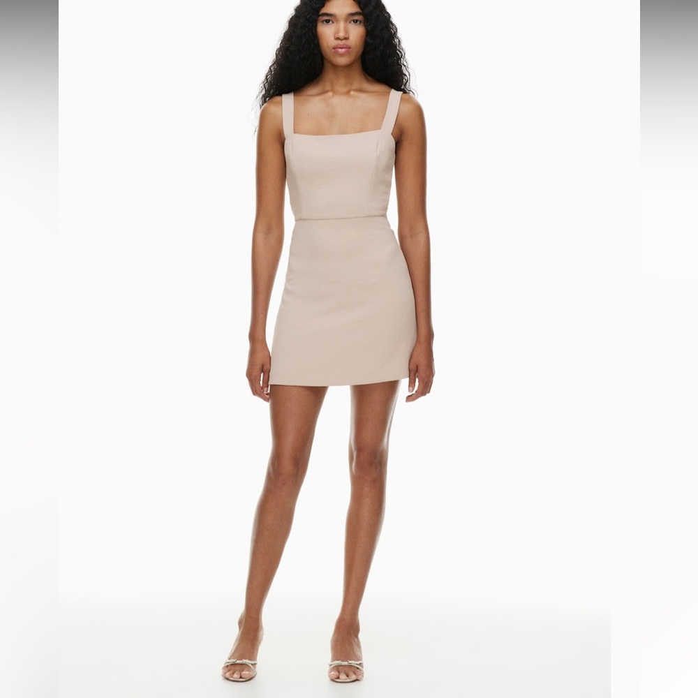 Aperature Tie-Back Dress
Squareneck Japanese crepe mini  Wilfred aritzia $140